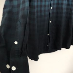 Never worn NWT Men’s Victorinox button down shirt.